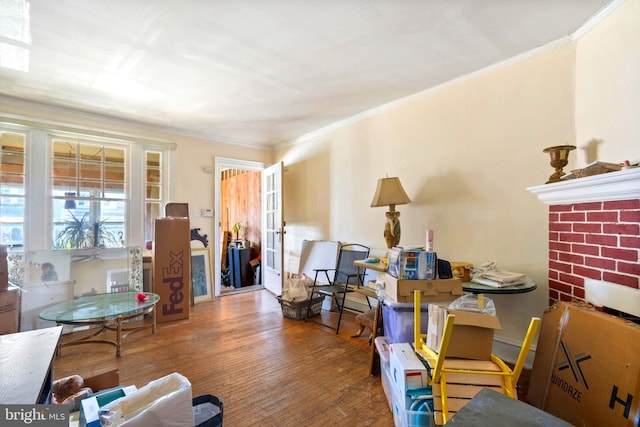 living room with hardwood / wood-style flooring and crown molding