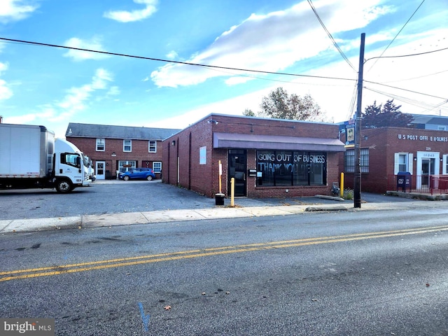 230 Holmes Rd, Holmes, PA 19043 - view of building exterior featuring uncovered parking