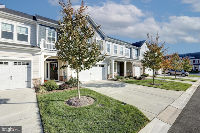 view of front facade featuring a front lawn and a garage