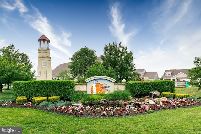 community sign with a lawn