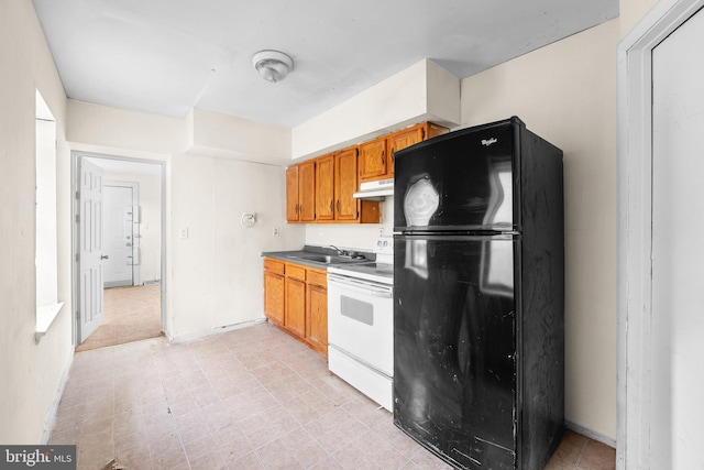 828 W 7th St, Wilmington, DE 19801 - kitchen with freestanding refrigerator, under cabinet range hood, brown cabinetry, a sink, and electric range