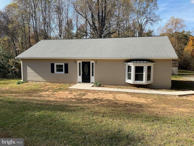 single story home featuring a front lawn