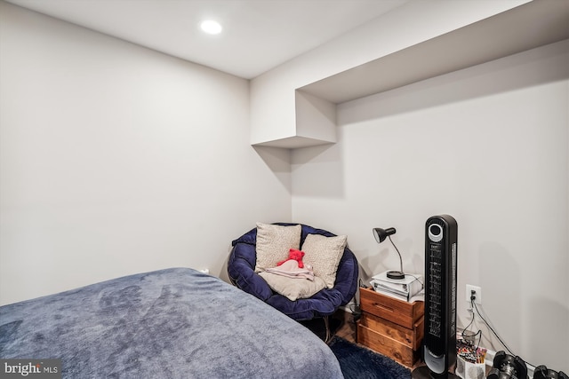 bedroom with carpet flooring