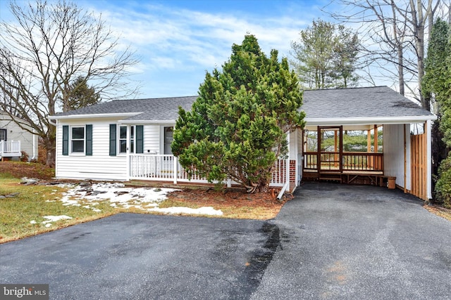 single story home featuring a porch