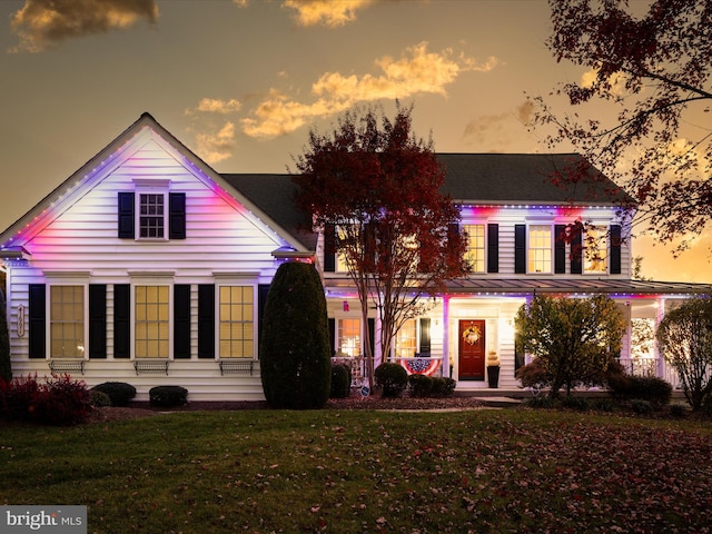 view of front facade with a lawn