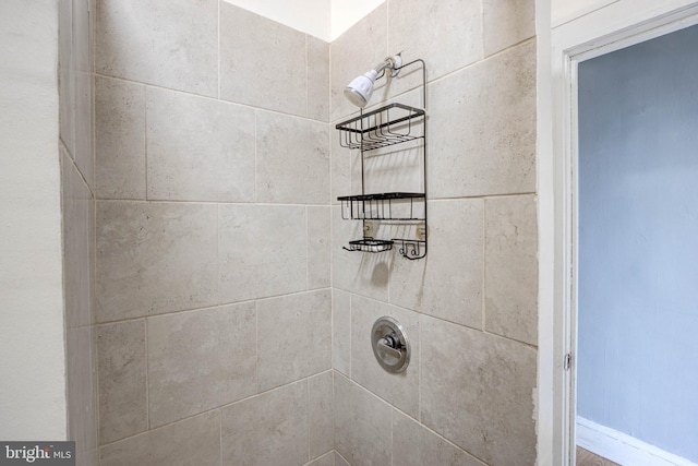 details featuring tiled shower