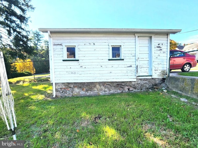 view of outdoor structure featuring a yard