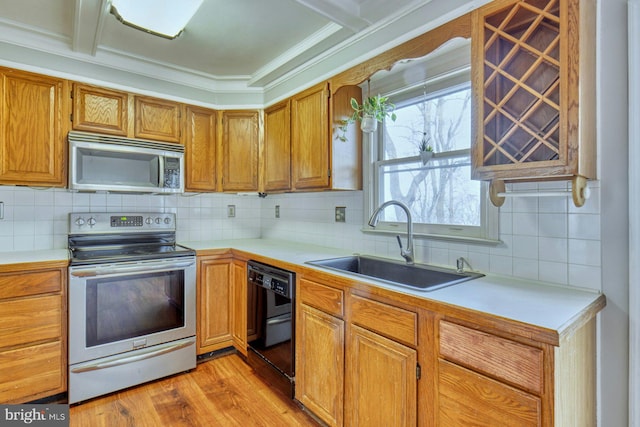 kitchen featuring backsplash, crown molding, sink, light hardwood / wood-style flooring, and appliances with stainless steel finishes