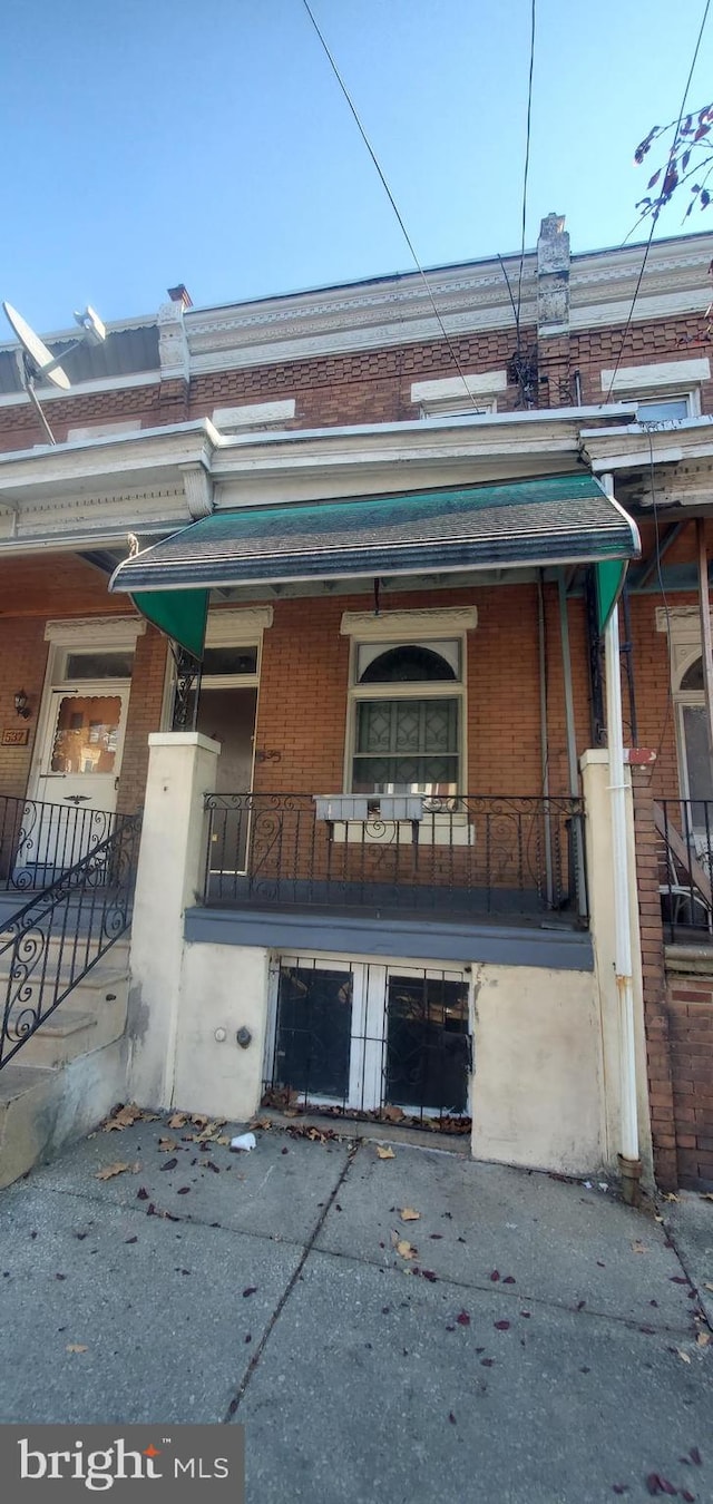 doorway to property featuring covered porch