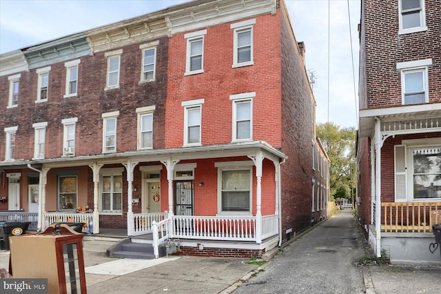 view of front of home featuring a porch