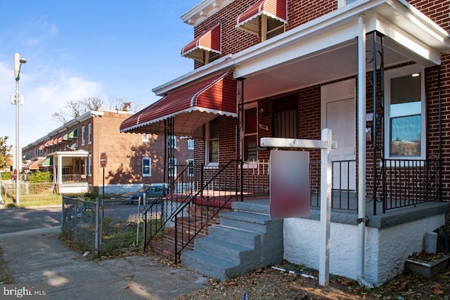 view of front of property featuring a porch