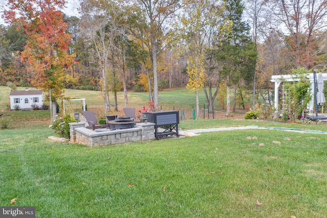 view of yard featuring an outdoor fire pit