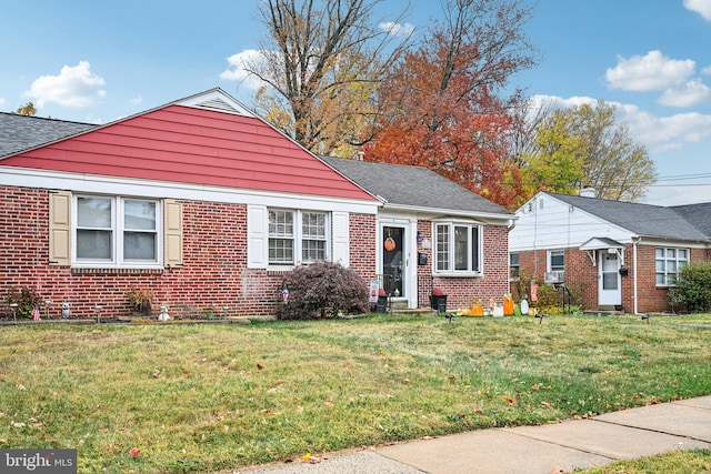 bungalow-style house featuring a front lawn