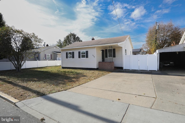 view of front of house with a front yard