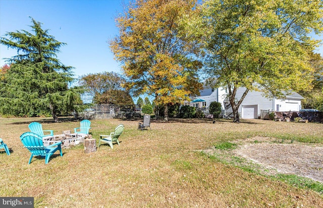 view of yard featuring a fire pit