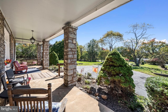 view of patio featuring ceiling fan