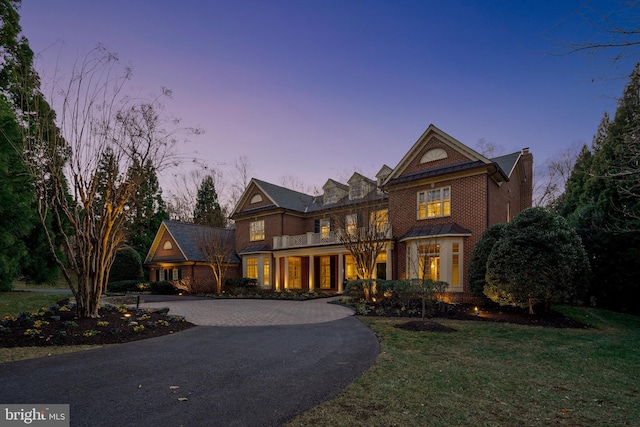 view of front of home featuring a yard