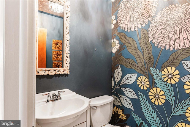 bathroom featuring toilet and sink