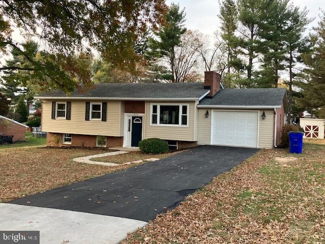 view of front facade with a garage