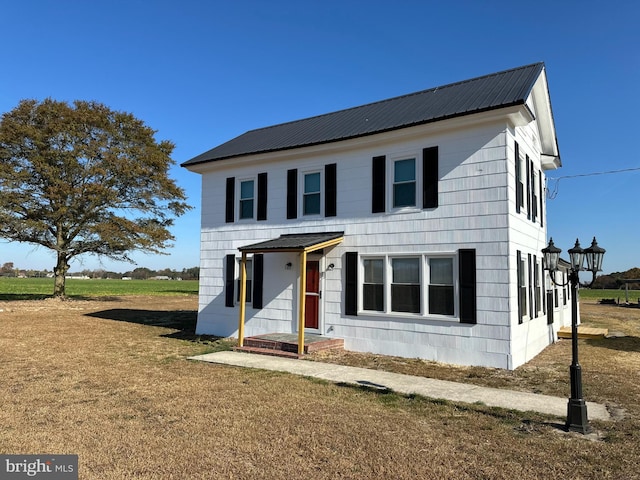 view of front of property with a front yard