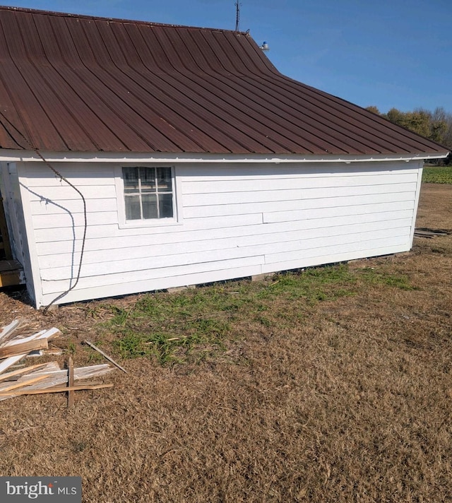 view of side of property with a lawn