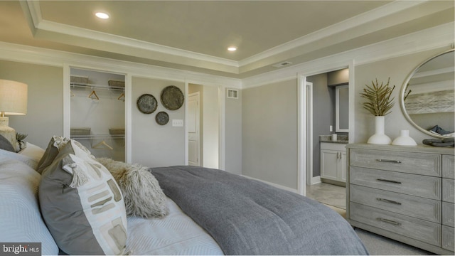 6819 Winterhill Ln, Glen Burnie, MD 21060 - bedroom featuring a tray ceiling, a closet, visible vents, and recessed lighting