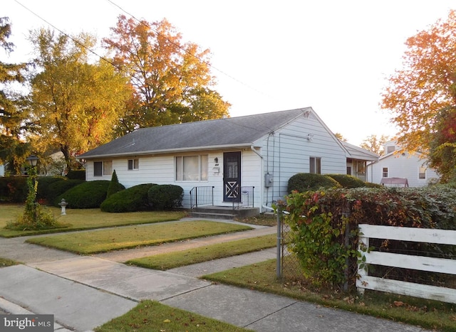 view of front of home featuring a front lawn