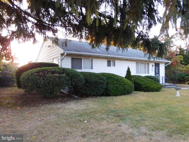 view of side of property featuring a lawn