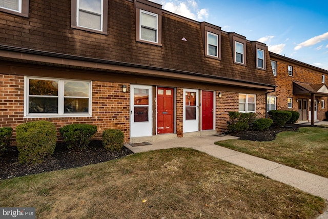 view of property featuring a front lawn