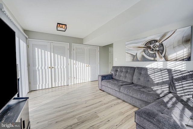 living room featuring light hardwood / wood-style floors and ceiling fan