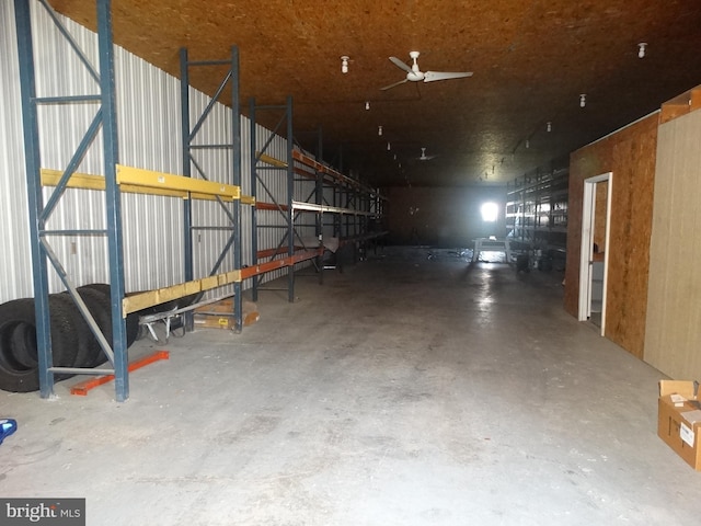 garage featuring ceiling fan