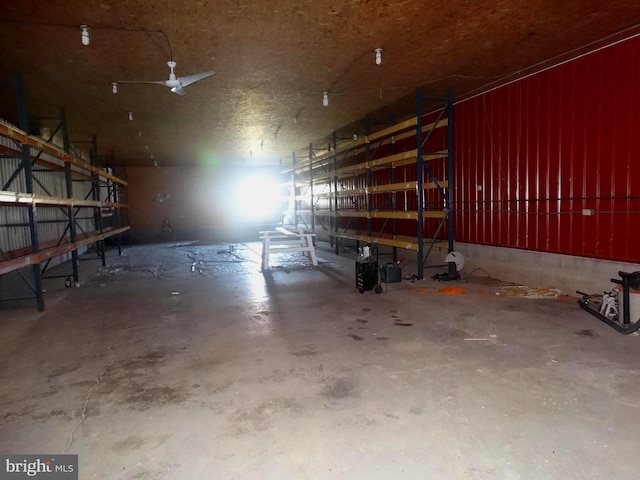 garage featuring ceiling fan