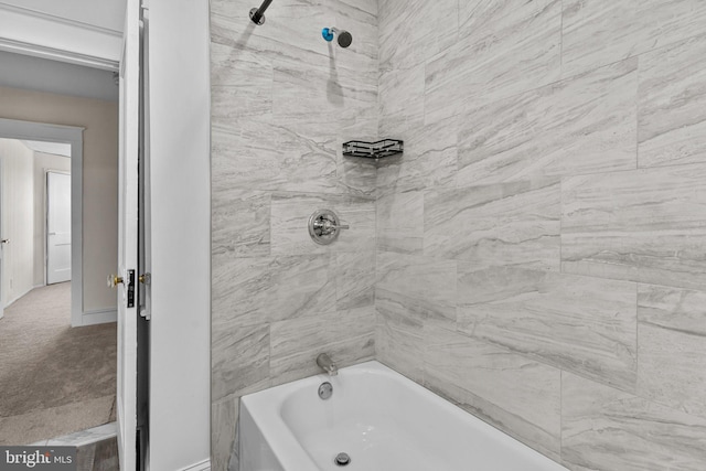 bathroom with tiled shower / bath combo