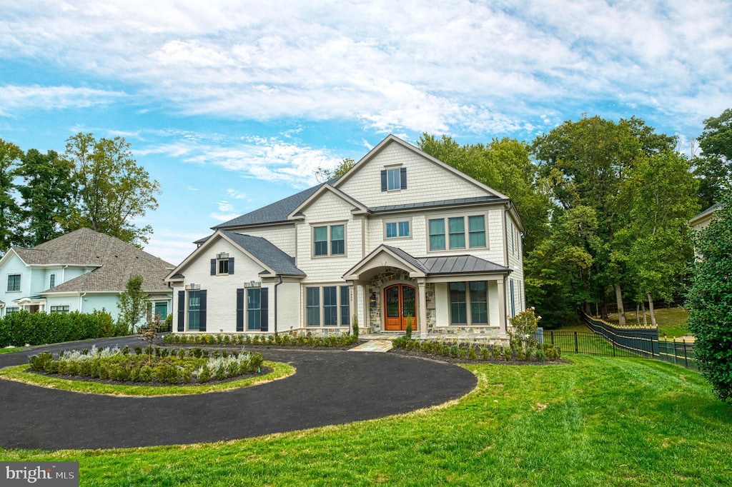 view of front of property with a front yard