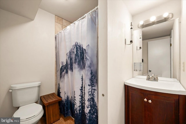 bathroom featuring curtained shower, vanity, and toilet