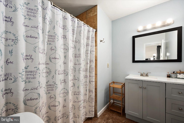 bathroom with a shower with curtain and vanity