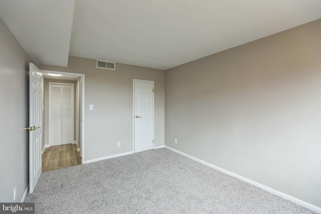 unfurnished bedroom featuring carpet flooring