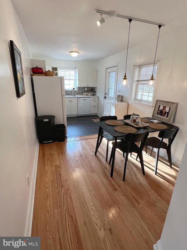 dining area with light hardwood / wood-style floors and ceiling fan