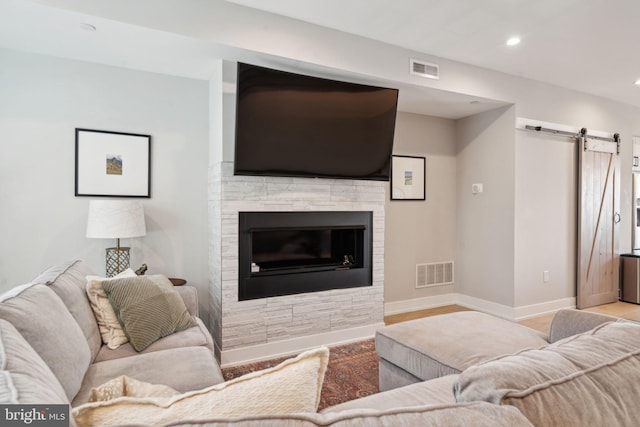 living room featuring a barn door