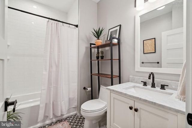 full bathroom featuring vanity, toilet, and shower / tub combo with curtain