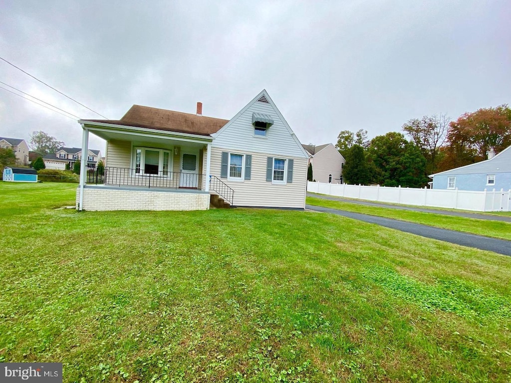 view of front of home featuring a front lawn and a porch