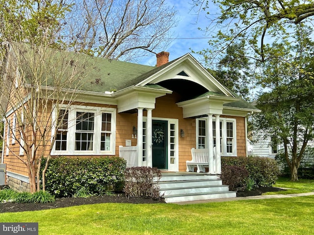 view of front of property with a front lawn