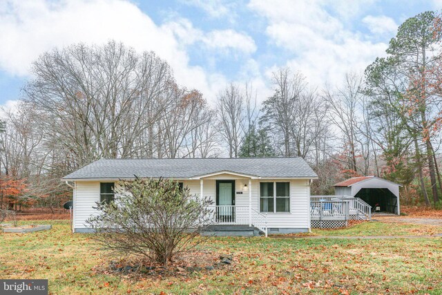 view of front of house featuring a front yard and a carport