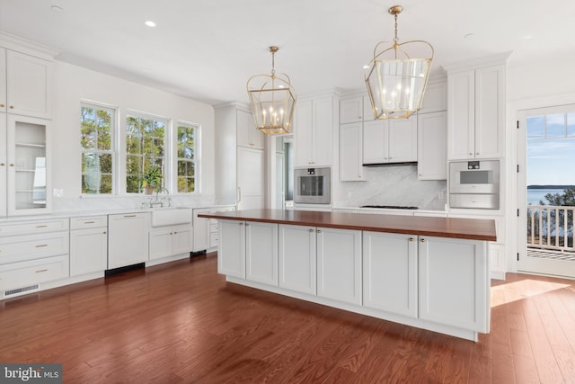 kitchen featuring a notable chandelier, visible vents, dishwasher, and stainless steel oven