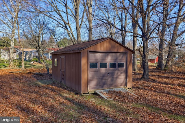 view of detached garage