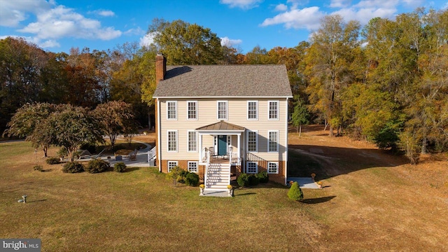 view of front facade featuring a front yard