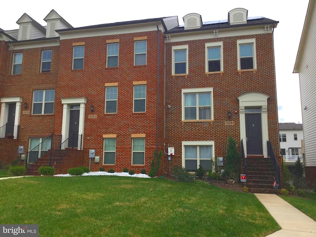 view of front of home with a front lawn