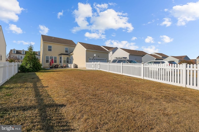 view of yard with a patio area