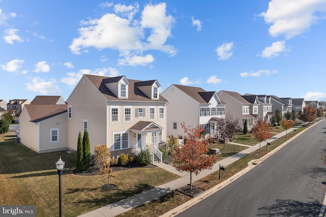 view of front of property featuring a front yard