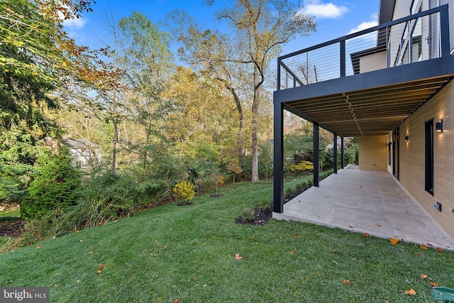 view of yard with a patio